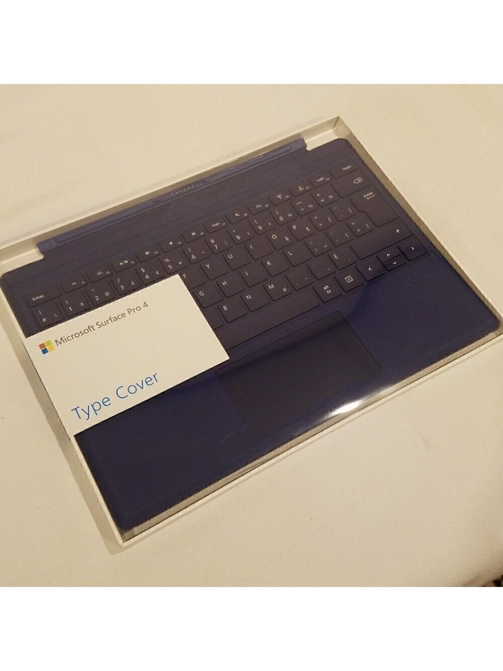 NEW Microsoft Surface Pro 4 Type Cover French/English Edition